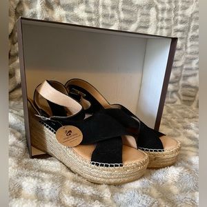 NEW IN BOX Platform sandals from Macarena - black suede